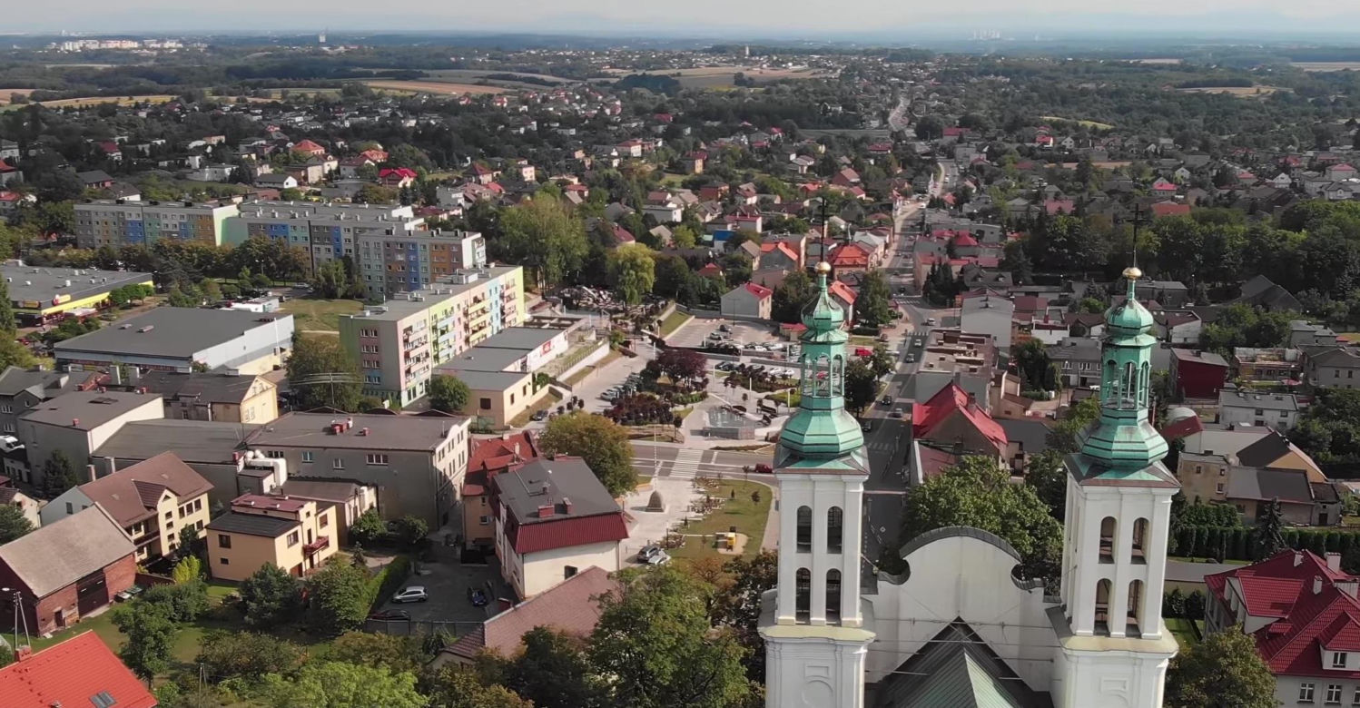 Pszów: Śląska Perła Pielgrzymkowa z Uśmiechniętą Madonną. Odkryj "Wieś Psów"