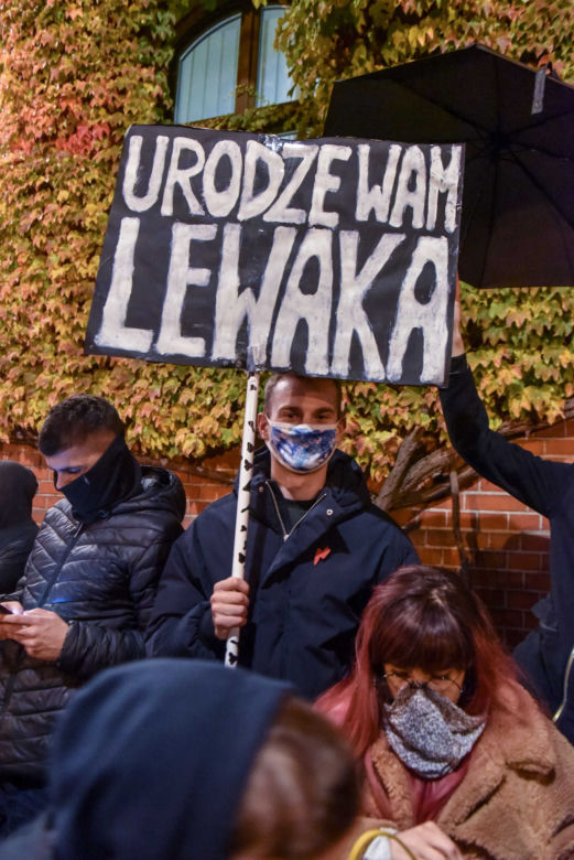 Strajk kobiet w Toruniu. Tańce, straż pod kościołem i wiele więcej - środa (28.10.2020)