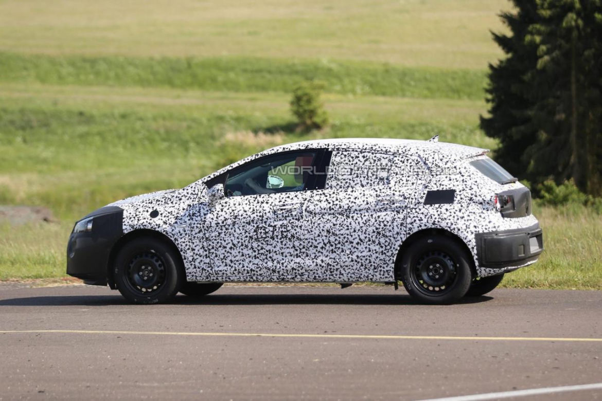 Opel Astra 2015 - zdjęcia szpiegowskie