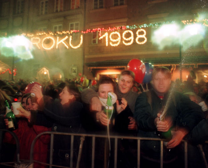 Sylwester w Warszawie sprzed lat. Tak stolica witała dawniej Nowy Rok