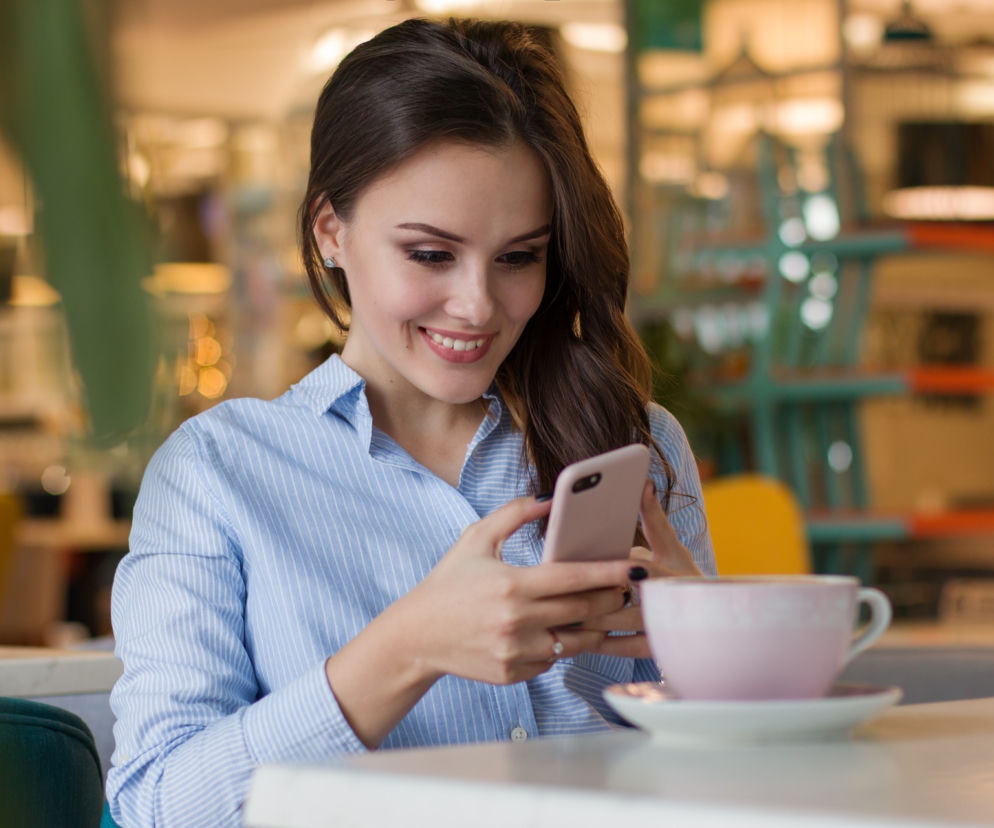 Życzenia imieninowe. Wierszyki i rymowanki na SMS-a [KRÓTKIE, TRADYCYJNE, ZABAWNE, ORYGINALNE]