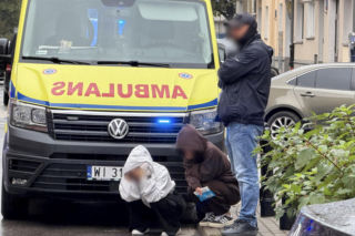 Atak z nożem przed szkołą policealną w Warszawie na ul.Mińskiej