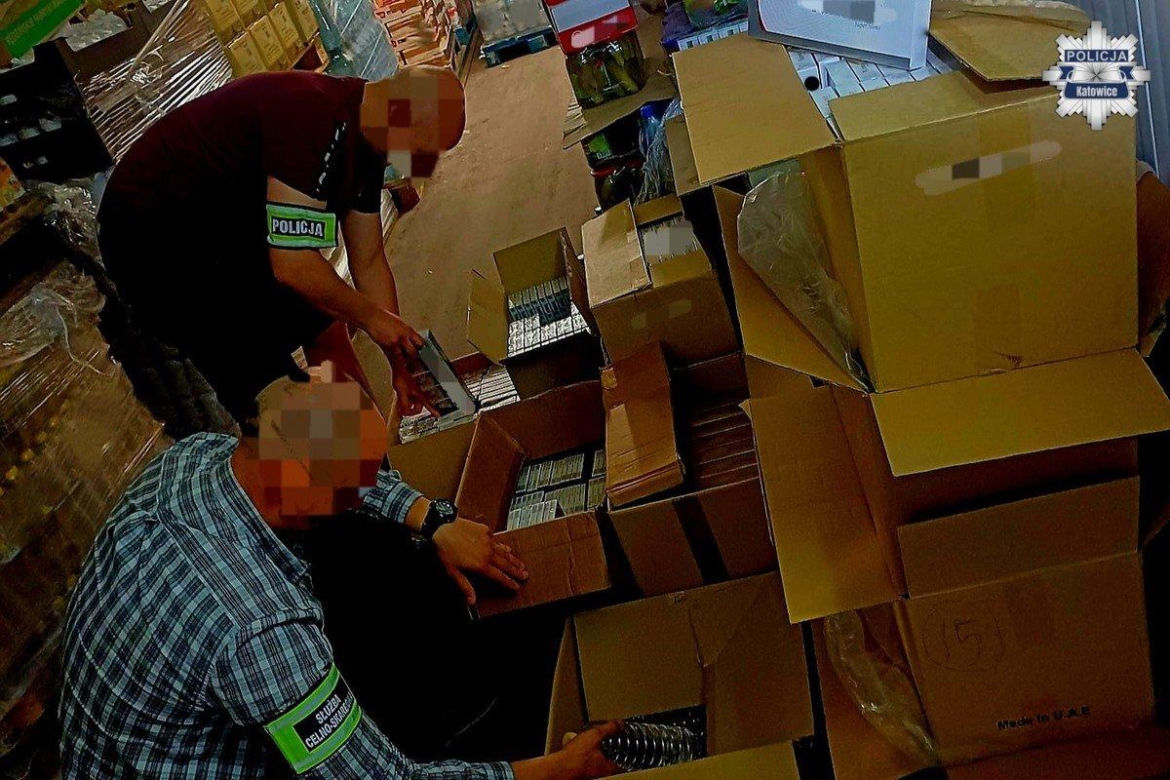 Nielegalny alkohol i papierosy w sklepie w Katowicach. Zabezpieczono kontrabandę wartą blisko 160 tys. zł