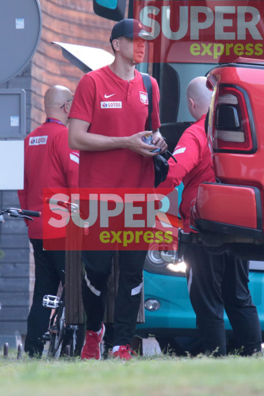 Wojciech Szczęsny z papierosem w ustach przed meczem Polska - Hiszpania