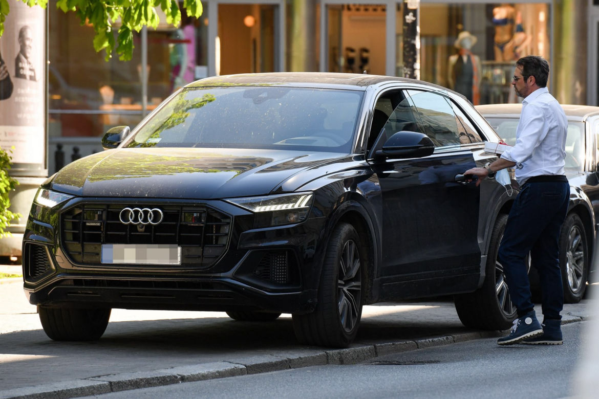 Paweł Deląg jeździ Audi Q8