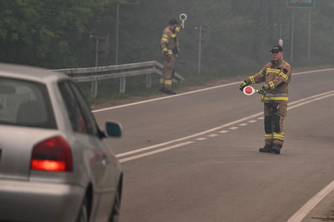 Premier zwołał pilny sztab kryzysowy. "Pojawiły się nowe eksplozje ognia"