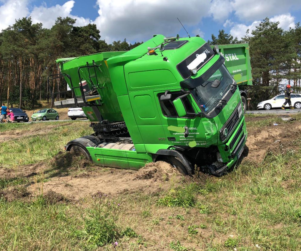 Zderzenie busa z samochodem ciężarowym na DK 10 w Makowiskach! [ZDJĘCIA]