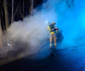 Auto uderzyło w drzewo i stanęło w płomieniach! Dramatyczny wypadek pod Bydgoszczą