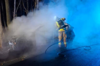 Auto uderzyło w drzewo i stanęło w płomieniach! Dramatyczny wypadek pod Bydgoszczą