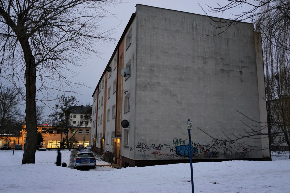 Tragiczna awantura domowa w Bydgoszczy. Dwóch mężczyzn nie żyje, dwie kobiety ciężko ranne [ZDJĘCIA]