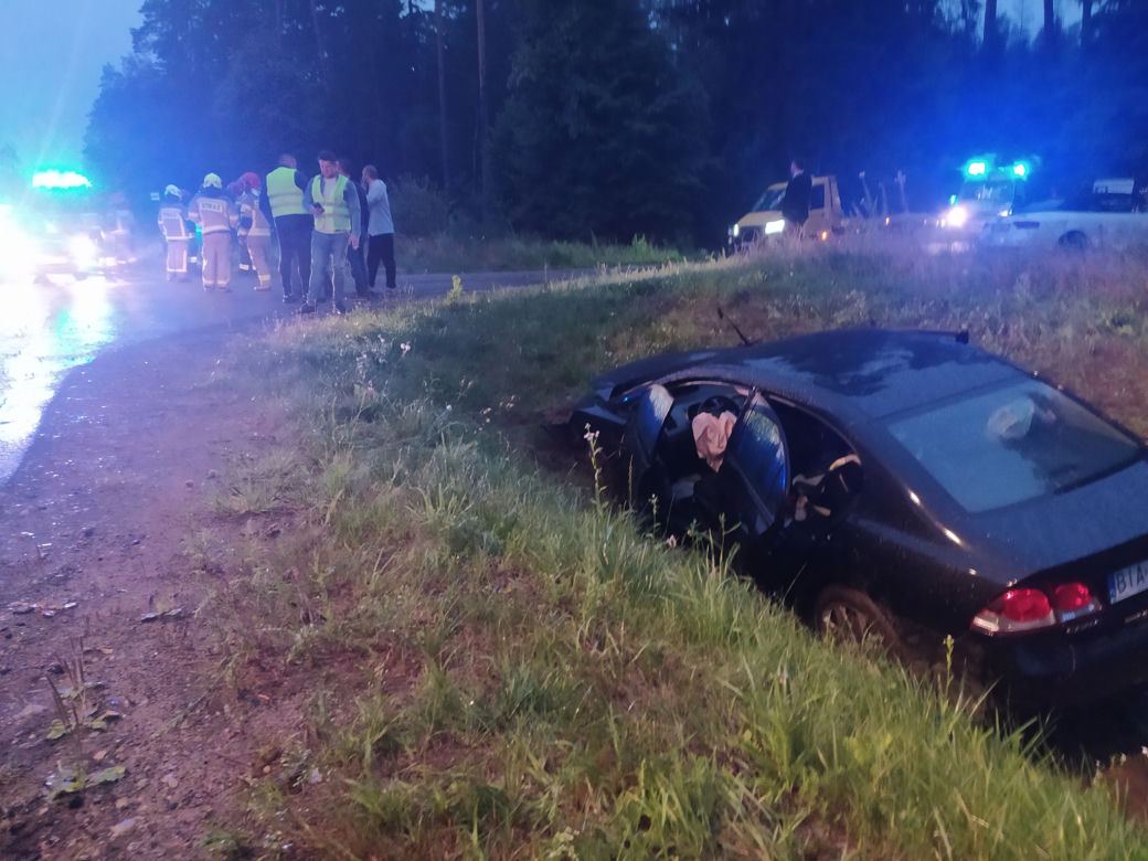 Wypadek na drodze z Supraśla do Białegostoku. Trzy osoby trafiły do szpitala [ZDJĘCIA]