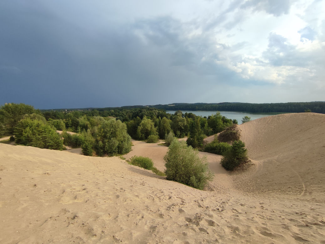 Stare Juchy jak Abu Zabi? Piaskowa góra na Mazurach przypomina egzotyczną pustynię [ZDJĘCIA]