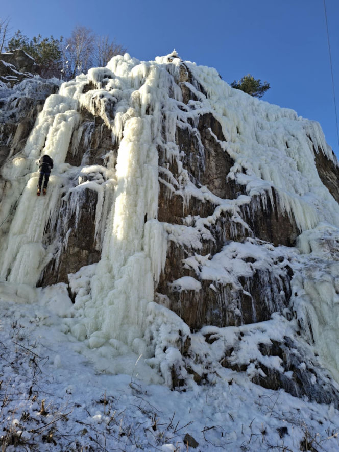 Kielce. Lodospad na Kadzielni