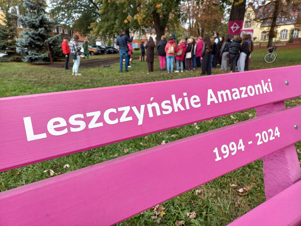Posadzili kolejne żonkile w Lesznie. W dniu walki z rakiem piersi