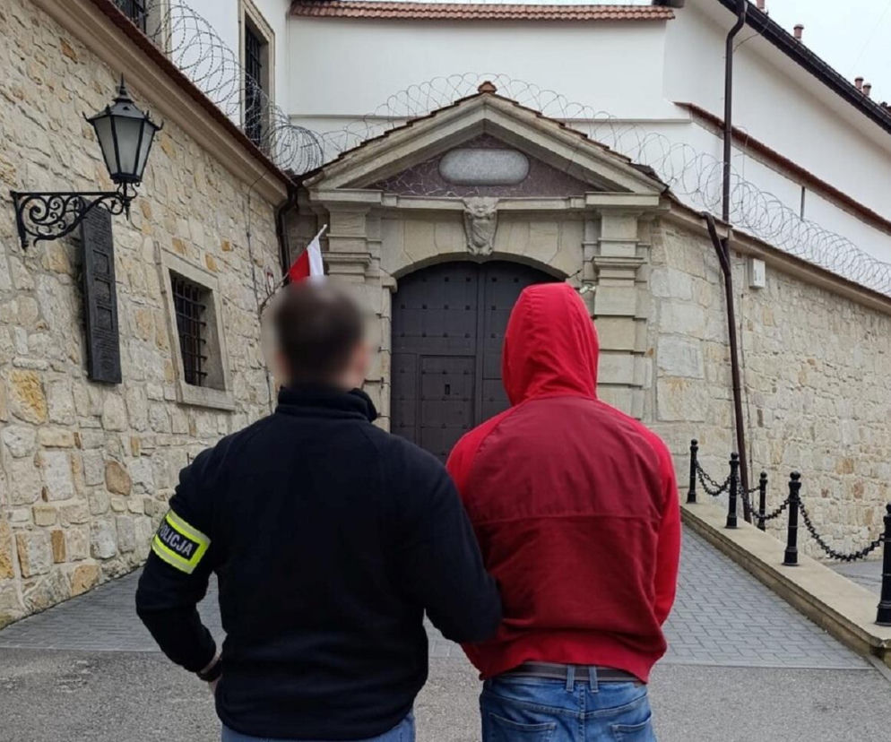 Trzej kibole skatowali i okradli 14-latka. Dramat w Krakowie