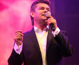 ZENON MARTYNIUK - AKCENT