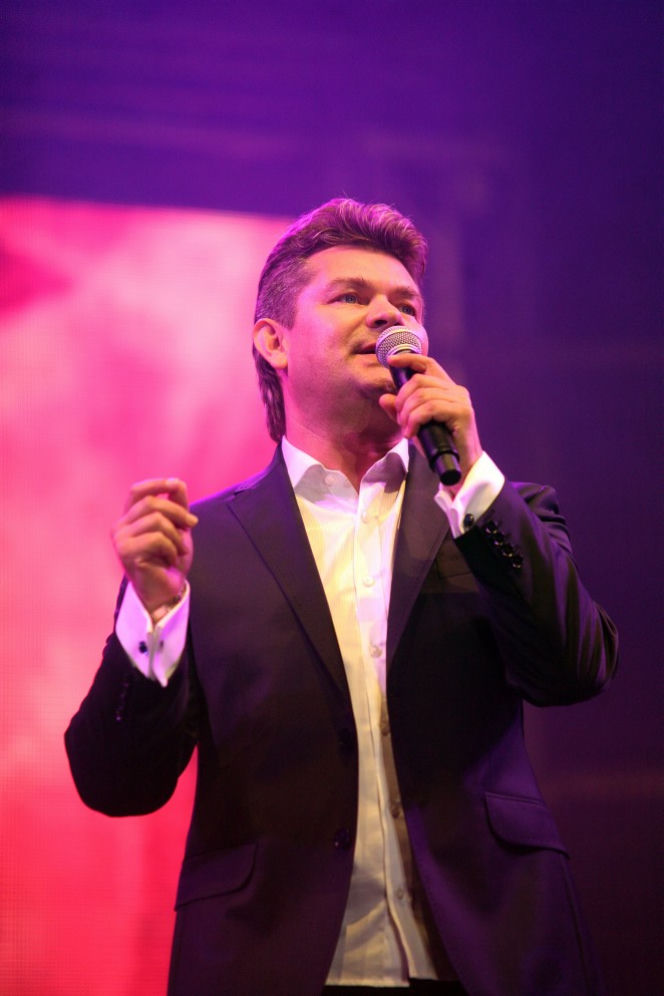 ZENON MARTYNIUK - AKCENT