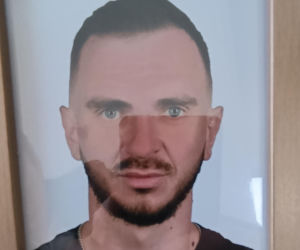 Karol pojechał zarobić na dom dla córek. Sam w nim nie zamieszka. Leży sparaliżowany po bestialskim ataku w Belgii