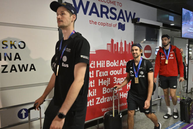 Złoci siatkarze po perypetiach wrócili do Polski
