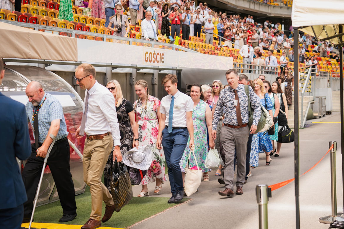 Białystok. Kongres Świadków Jehowy zgromadził tłumy na Stadionie Miejskim