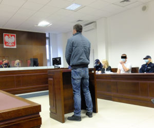 Nakrył żonę z jej byłym. W ruch poszły pięści i pałka. Krwawy finał miłosnego trójkąta w Lublinie