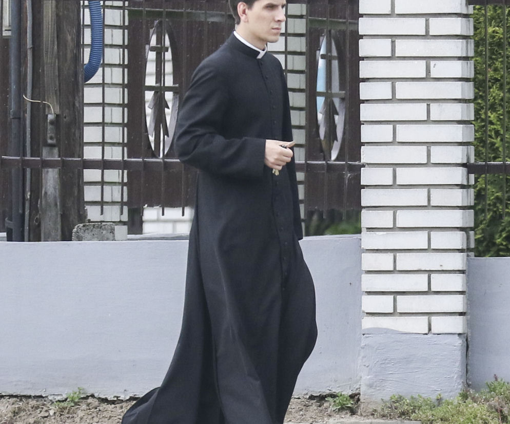 Syn Szydło rozdaje Ciało Chrystusa