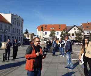 Demonstracja pod Sądem Rejonowym w Środzie Wielkopolskiej! Elena wróć! 