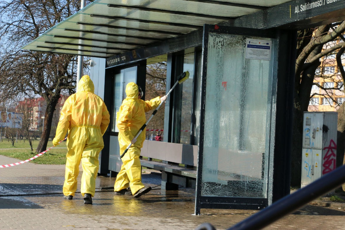Kielce walczą z koronawirusem. Wielka dezynfekcja przystanków!