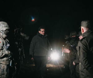Premier Mateusz Morawiecki na granicy polsko-białoruskiej w Krynkach spotkał się z żołnierzami