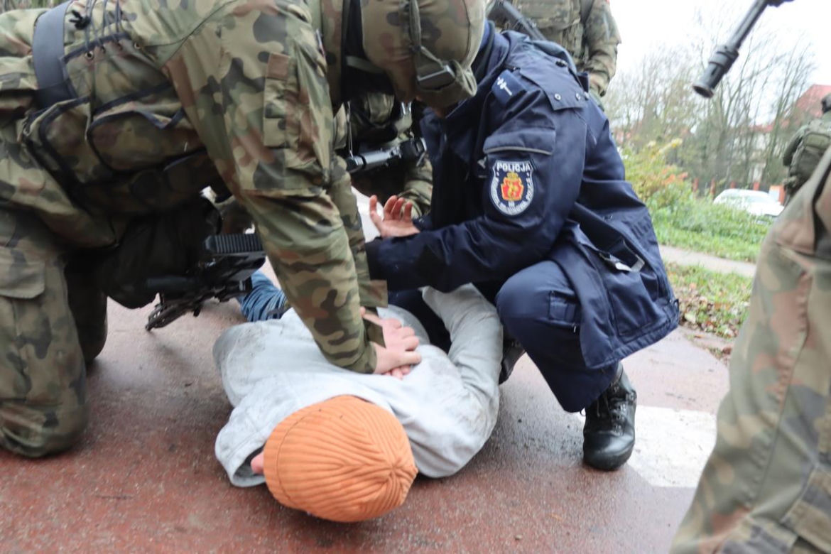 Warszawa: Antyterroryści w akcji! Służby zaskoczyły mieszkańców na Ochocie
