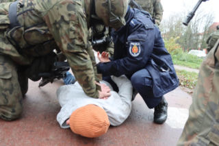 Warszawa: Antyterroryści w akcji! Służby zaskoczyły mieszkańców na Ochocie