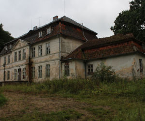 Niesamowite pałace i dwory na Warmii i Mazurach. Budzą grozę i zachwycają! [GALERIA]