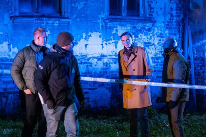 "Pierwsza miłość": perfidia Stika jest większa, niż ktokolwiek się spodziewał... Wszyscy będą musieli patrzeć na to, co psychopata robi z Emilką...