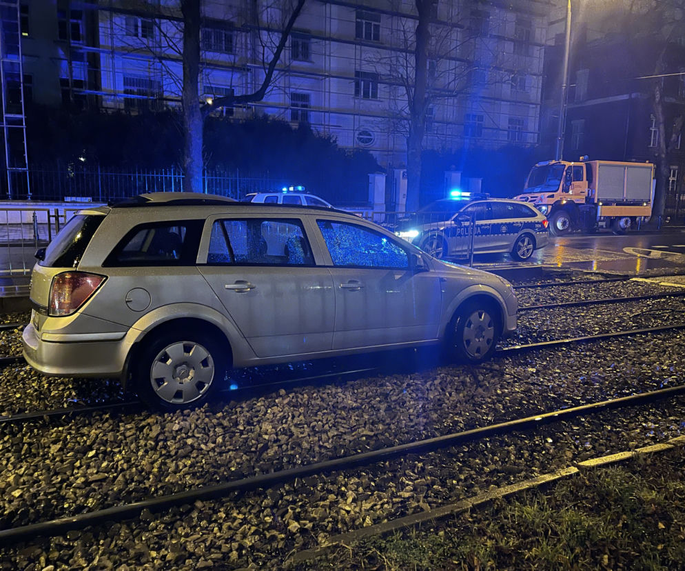 Taksówkarz zaatakowany nocą. Awantura z pościgiem w centrum Warszawy