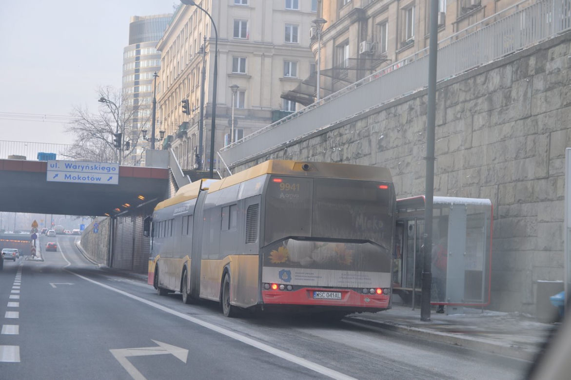 Wożą pasażerów brudasami