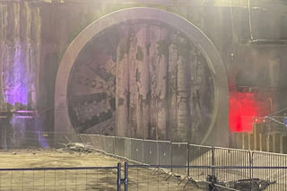 Tarcza przebiła się na drugą stronę. To będzie najdłuższy tunel kolejowy w Polsce