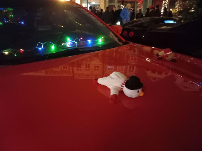 Świąteczny Zlot Amerykańskich Samochodów na Rynku w Lesznie