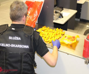 Kokaina w cukierkach na Okęciu!