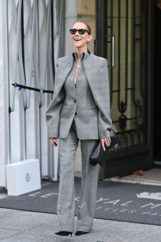 Céline Dion w luksusowym garniturze posyła uśmiechy fanom