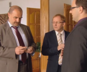 Ranczo 8 sezon odcinek 95. Senator Kozioł (Cezary Żak), Czerepach (Artur Barciś)