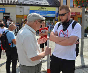 Zwolennicy Trzaskowskiego na wiecu Dudy