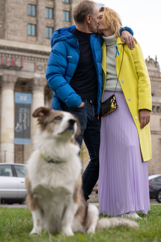 Agata Buzek całuje się z dwoma mężczyznami! To wszystko dzieje się na ulicach Warszawy