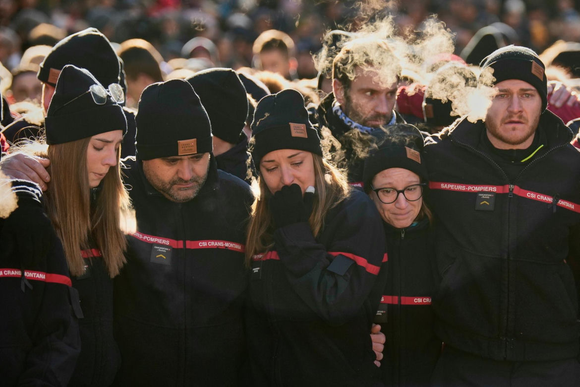 Szokująca decyzja sądu po pożarze w Szwajcarii! Nie żyje 40 osób, on chodzi wolno