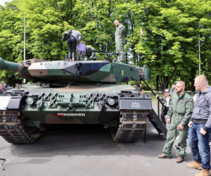 Piknik militarny przed Stadionem Śląskim