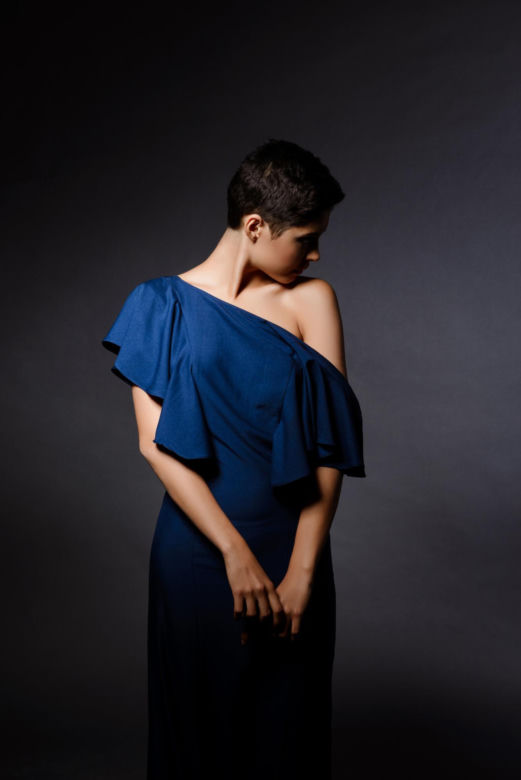 Zapomnij o czerni, beżu i szarości. W tym sezonie w modzie niepodzielnie rządzi odcień „midnight blue”
