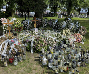 Grób Nikoli Węgłowskiej utonął w kwiatach