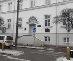 Ewakuacja szkoły w Radzyminie, uczeń przyniósł niewybuch na lekcje