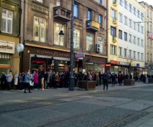 Ogromne kolejki po pączki na Śląsku i w Zagłębiu