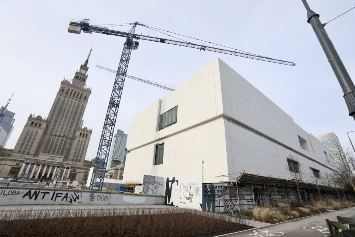 Muzeum sztuki dzieli warszawiaków. Mówią, że jest jak wielka trumna