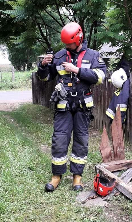 Ostrów Południowy. Strażacy ratowali kotka ze studni